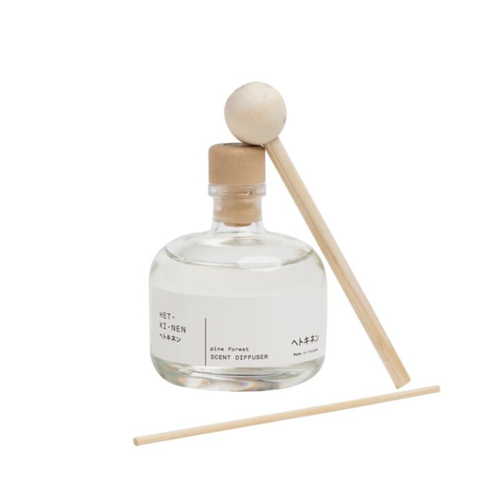 Hetkinen Scent Diffuser - Pine Forest: A 100ml diffuser with the velvety essence of a classic wood fragrance.