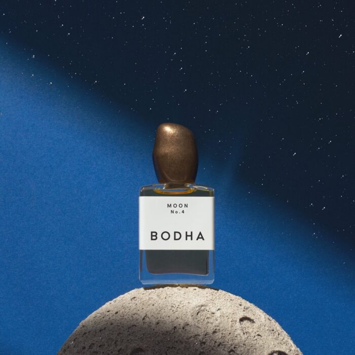 Bodha Moon Vibration Perfume Oil - Spacious shimmering fragrance of powdery minerals, soft woods & a hint of smoke. Limited edition with MOON LISTS collaboration.