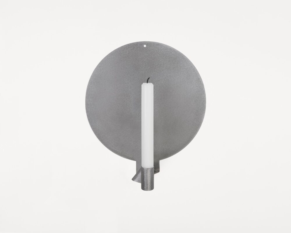 Elegant Wall-Mounted Ornament Candle Holder Crafted from Delicate Steel