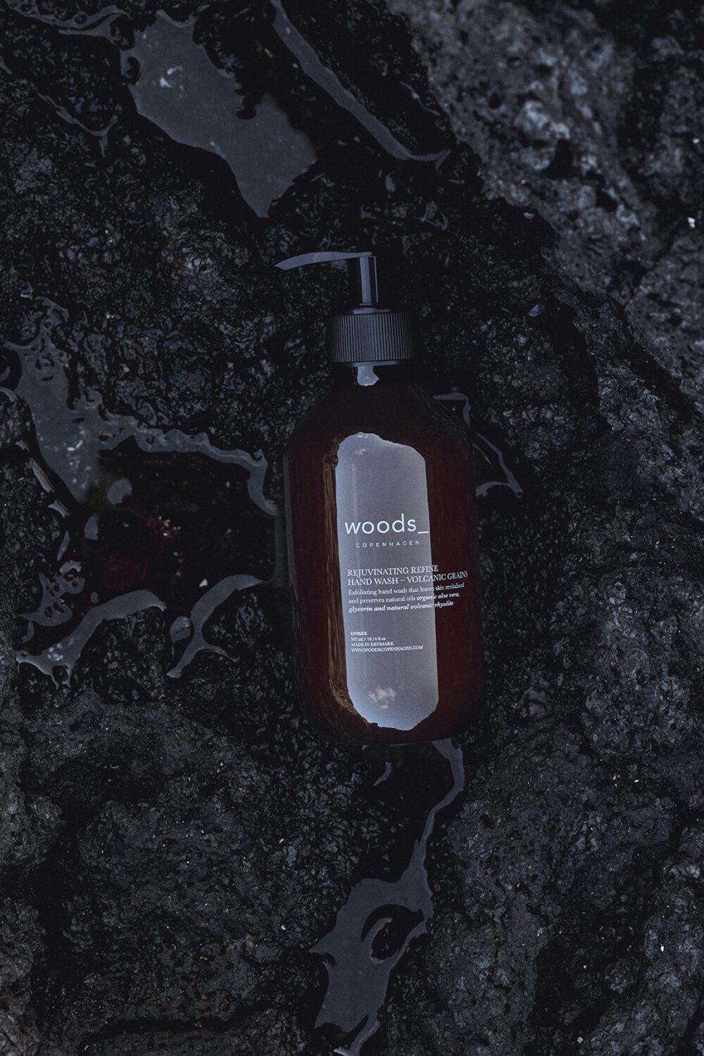 Woods Copenhagen Volcanic Grains Hand Wash - Exfoliating hand wash with volcanic rhyolite micro grains. Fresh mint scent.