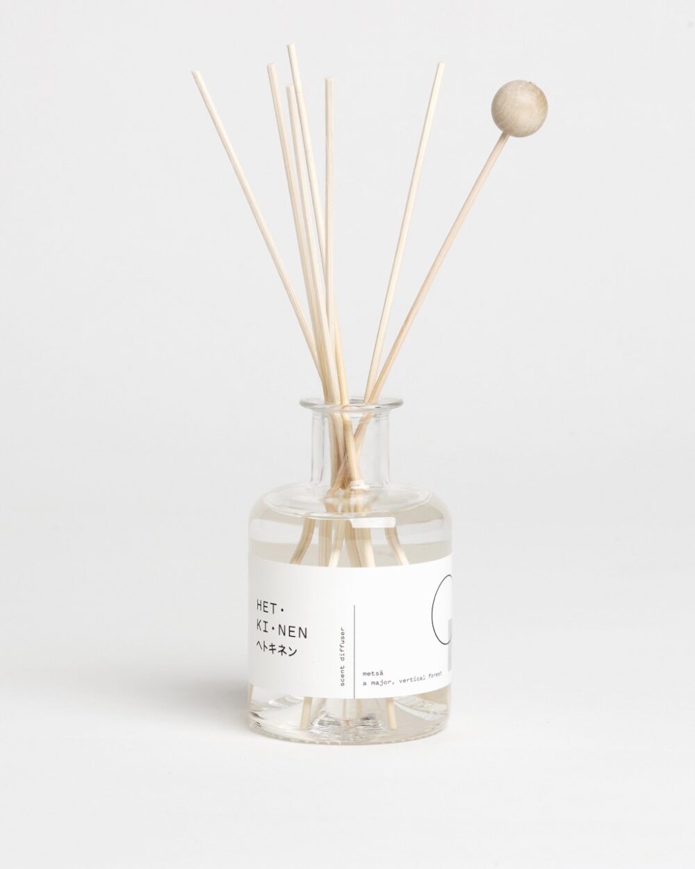 Hetkinen Metsä Scent Diffuser - Immerse yourself in the invigorating scent of a major, vertical forest with this natural room fragrance.