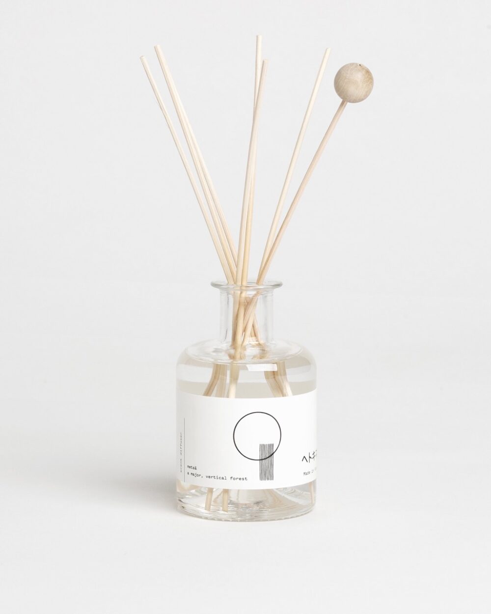 Hetkinen Metsä Scent Diffuser - Immerse yourself in the invigorating scent of a major, vertical forest with this natural room fragrance.